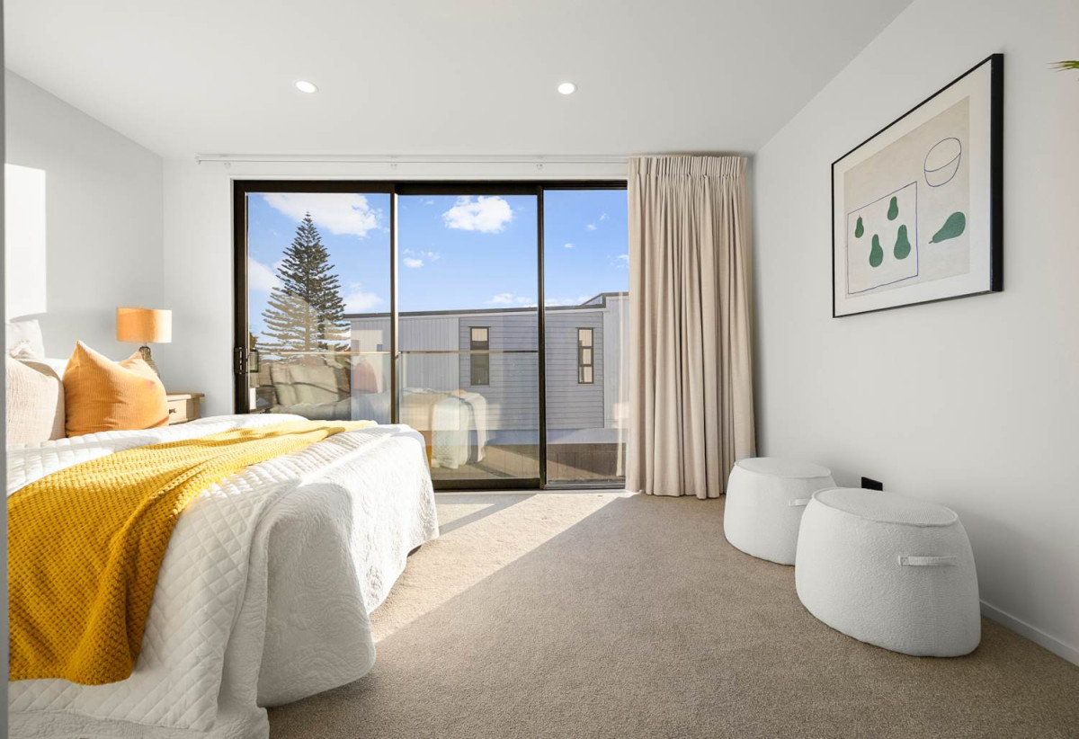 Freehold 4 beds 2.5 baths home with car park, 1 ensuite and 1 semi-ensuite, close to local shops, motorway access, 0.3 km to Stanhope Road School, 387D Ellerslie-Panmure Highway, Mt Wellington, Auckland