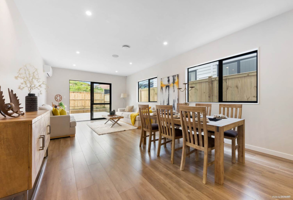 For rent, Ormiston Junior and Senior College zone, 2 Kitchens, 5 beds (2 ensuites) 4.5 baths house with garage and 1 bed 1 bath granny, available 6th July, 68 Rashni Road, Flat Bush, Auckland