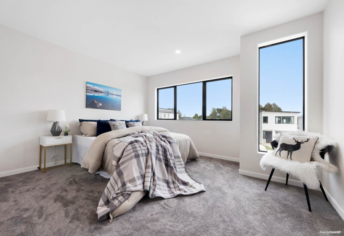 For rent, Ormiston Junior and Senior College zone, 2 Kitchens, 5 beds (2 ensuites) 4.5 baths house with garage and 1 bed 1 bath granny, available 6th July, 68 Rashni Road, Flat Bush, Auckland