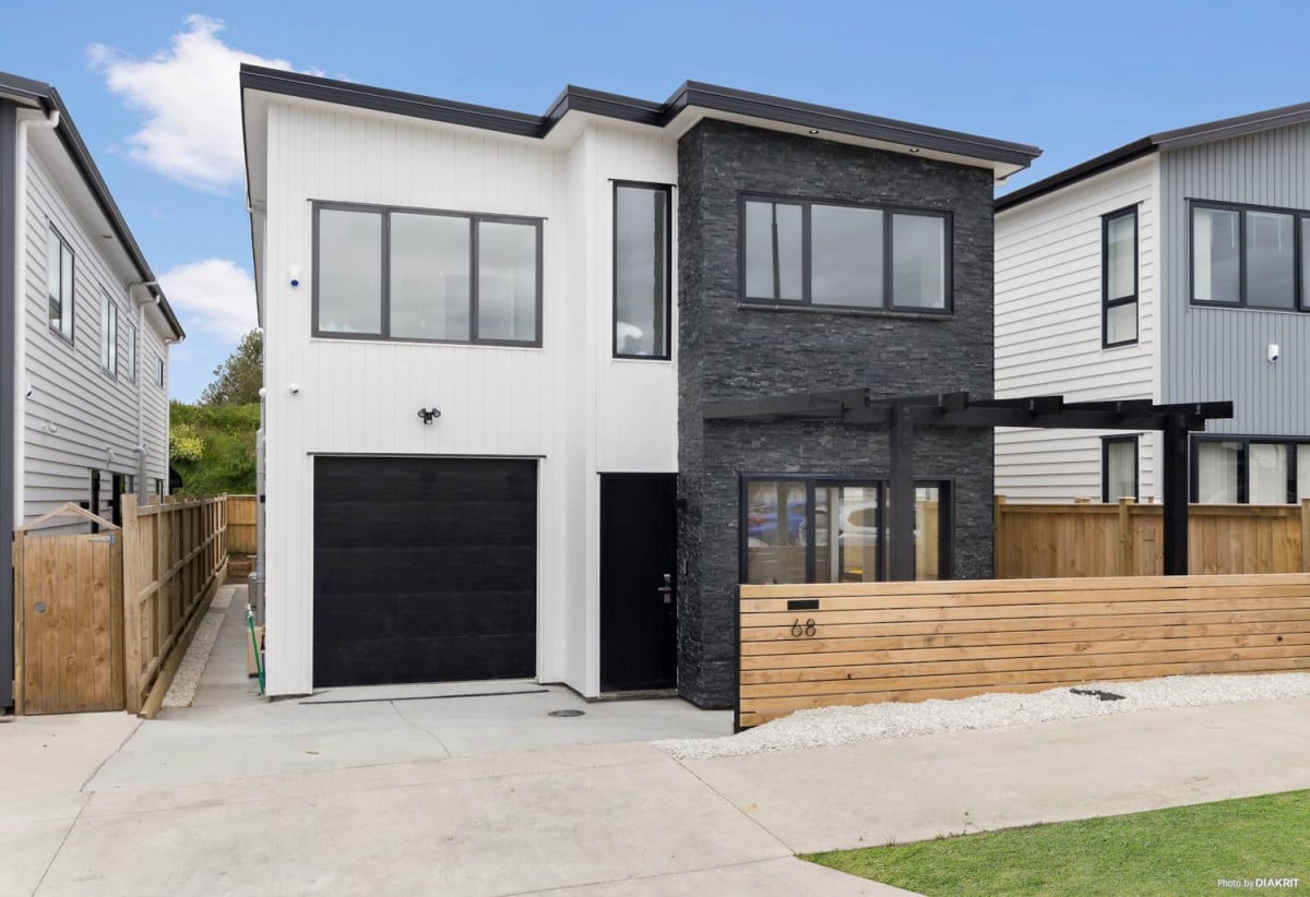For rent, Ormiston Junior and Senior College zone, 2 Kitchens, 5 beds (2 ensuites) 4.5 baths house with garage and 1 bed 1 bath granny, available 6th July, 68 Rashni Road, Flat Bush, Auckland