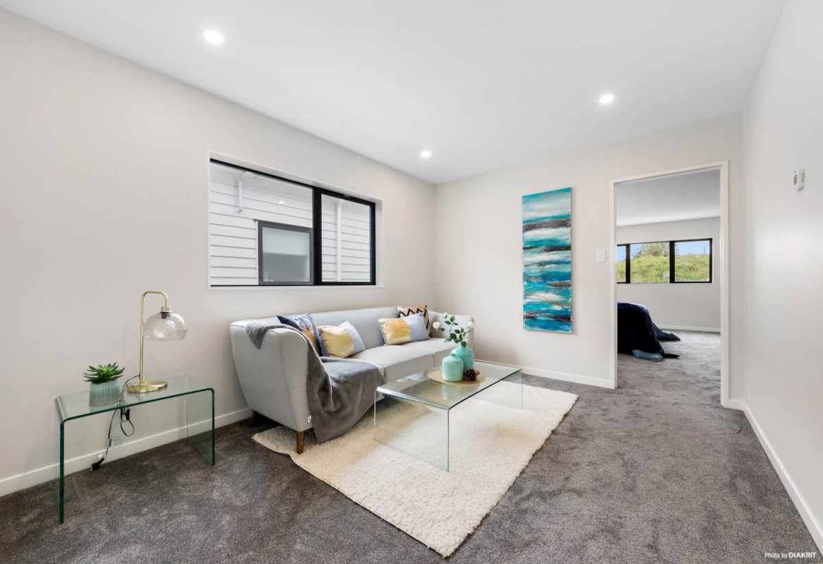 For rent, Ormiston Junior and Senior College zone, 2 Kitchens, 5 beds (2 ensuites) 4.5 baths house with garage and 1 bed 1 bath granny, available 6th July, 68 Rashni Road, Flat Bush, Auckland