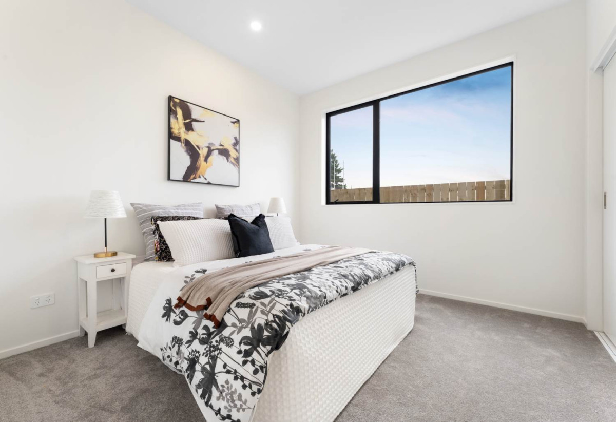 587m2 section, 227m2 Brandnew standalone 5 beds (1 ensuite) 3 baths house with double garage and big backyard, 3 beds 1 bath ground floor, move-in ready, close to schools, shops, beach, motorway access, 0.5 km to Nukumea School, 2 km to Orewa College, 242E West Hoe Heights, Orewa, Auckland