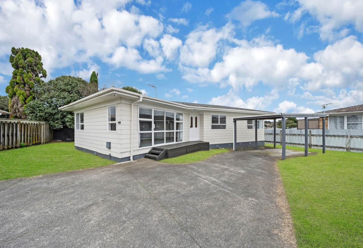 499m2 section, 3 beds 1 bath house with carport, close to schools Manurewa town centre, 0.6 km to Manurewa Intermediate, 0.8 km to Manurewa West School, 0.9 km to Manurewa High School, 31B Jellicoe Road, Manurewa, Auckland