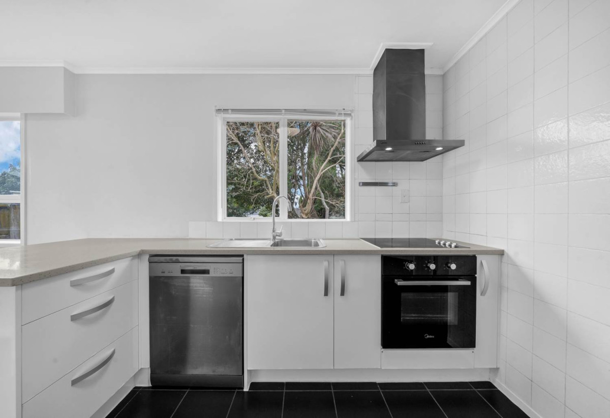 499m2 section, 3 beds 1 bath house with carport, close to schools Manurewa town centre, 0.6 km to Manurewa Intermediate, 0.8 km to Manurewa West School, 0.9 km to Manurewa High School, 31B Jellicoe Road, Manurewa, Auckland