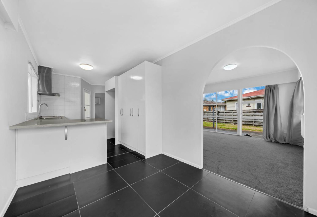 499m2 section, 3 beds 1 bath house with carport, close to schools Manurewa town centre, 0.6 km to Manurewa Intermediate, 0.8 km to Manurewa West School, 0.9 km to Manurewa High School, 31B Jellicoe Road, Manurewa, Auckland