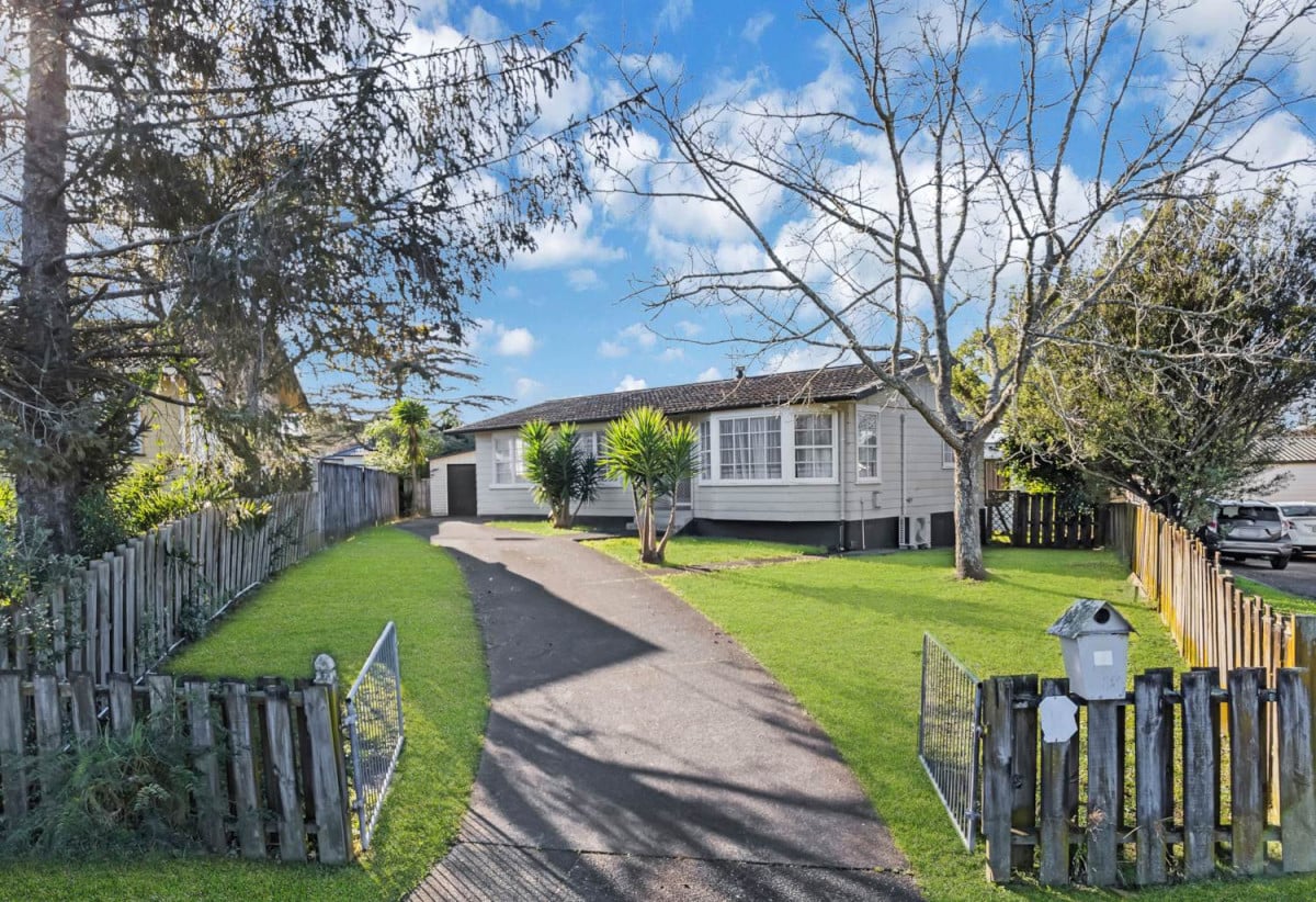 827m2 section, 3 beds 1 bath house with standalone garage, close to schools, seaside reserve, shops, motorway access, 0.5 km to Leabank School and James Cook High School, 1.6 km to Manurewa Intermediate, 27 Astor Place, Manurewa, Auckland