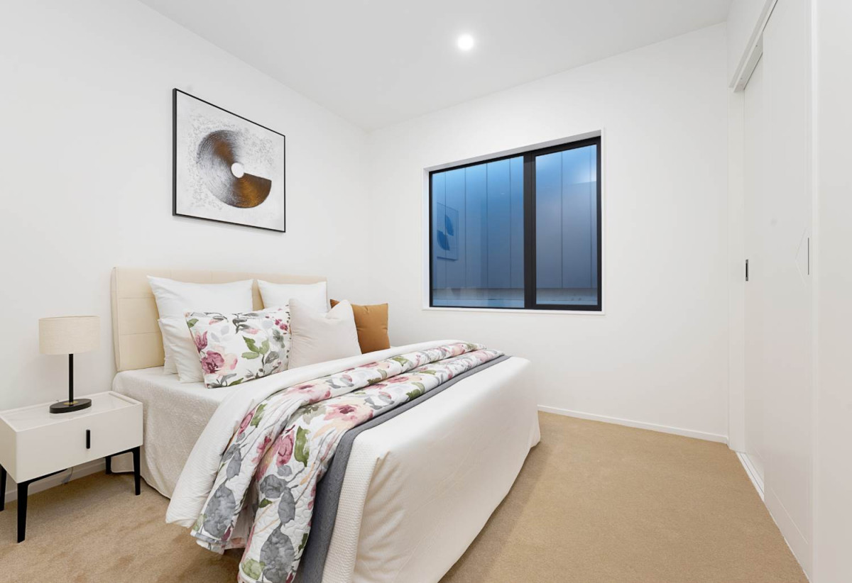 4 beds 2 baths house with garage, close to Silverdale Shopping Centre, motorway access, 10 Moko Road, Orewa, Auckland