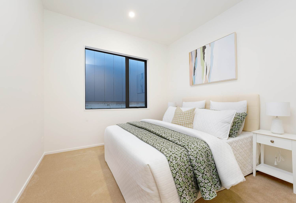 4 beds 2 baths house with garage, close to Silverdale Shopping Centre, motorway access, 10 Moko Road, Orewa, Auckland