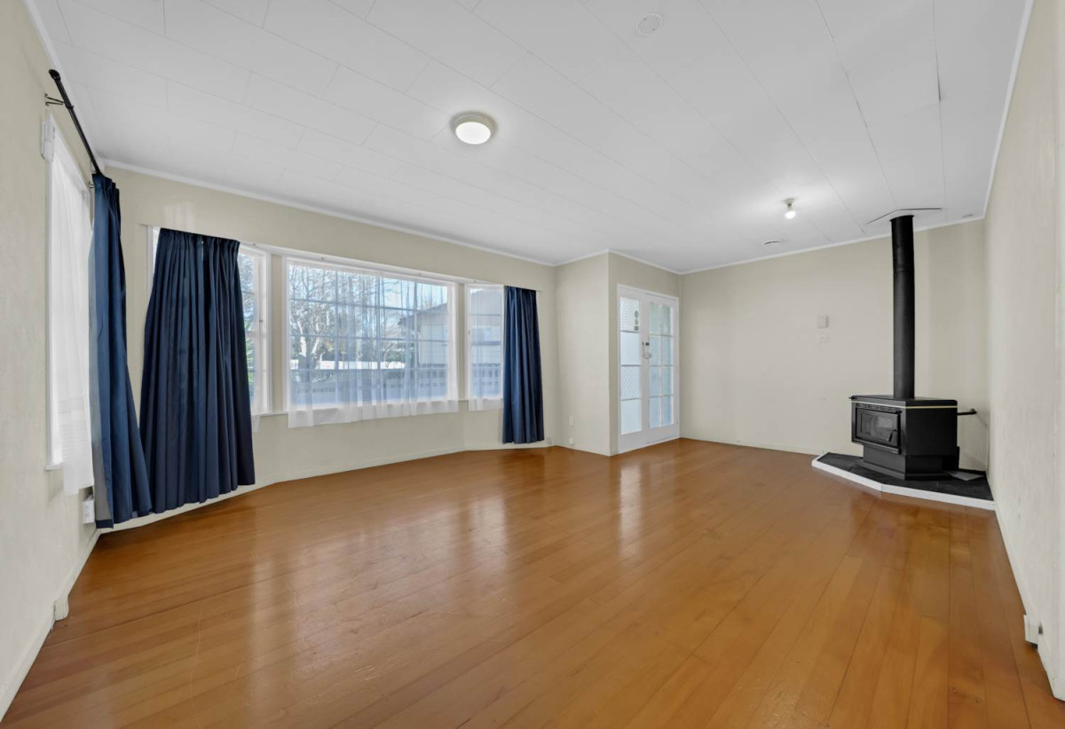 827m2 section, 3 beds 1 bath house with standalone garage, close to schools, seaside reserve, shops, motorway access, 0.5 km to Leabank School and James Cook High School, 1.6 km to Manurewa Intermediate, 27 Astor Place, Manurewa, Auckland