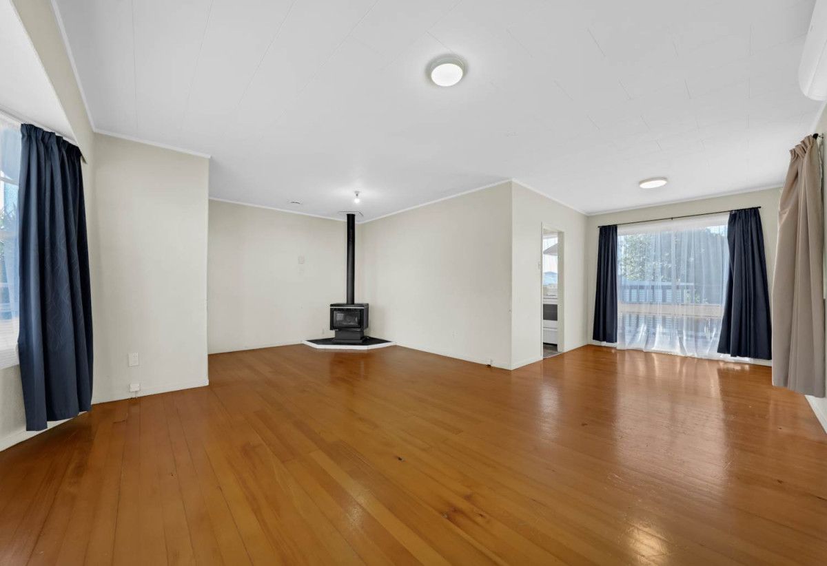 827m2 section, 3 beds 1 bath house with standalone garage, close to schools, seaside reserve, shops, motorway access, 0.5 km to Leabank School and James Cook High School, 1.6 km to Manurewa Intermediate, 27 Astor Place, Manurewa, Auckland