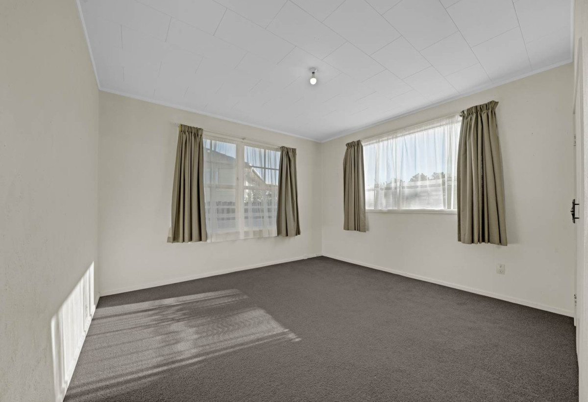 827m2 section, 3 beds 1 bath house with standalone garage, close to schools, seaside reserve, shops, motorway access, 0.5 km to Leabank School and James Cook High School, 1.6 km to Manurewa Intermediate, 27 Astor Place, Manurewa, Auckland