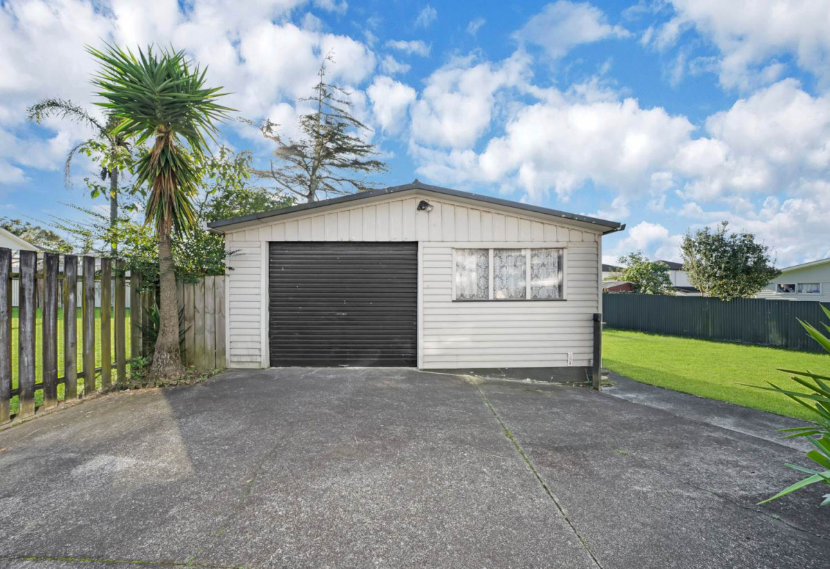 827m2 section, 3 beds 1 bath house with standalone garage, close to schools, seaside reserve, shops, motorway access, 0.5 km to Leabank School and James Cook High School, 1.6 km to Manurewa Intermediate, 27 Astor Place, Manurewa, Auckland
