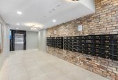 Vendor MUST Sell, Auckland Girls’ Grammar School zone, Freehold 2 beds 1 bath apartment, One secured carpark under a separate title, Internal floor area of approx. 60sqm plus a generous balcony, 0.8 km to Auckland Girls’ Grammar School, 402/168 Hobson Street, City Centre, Auckland