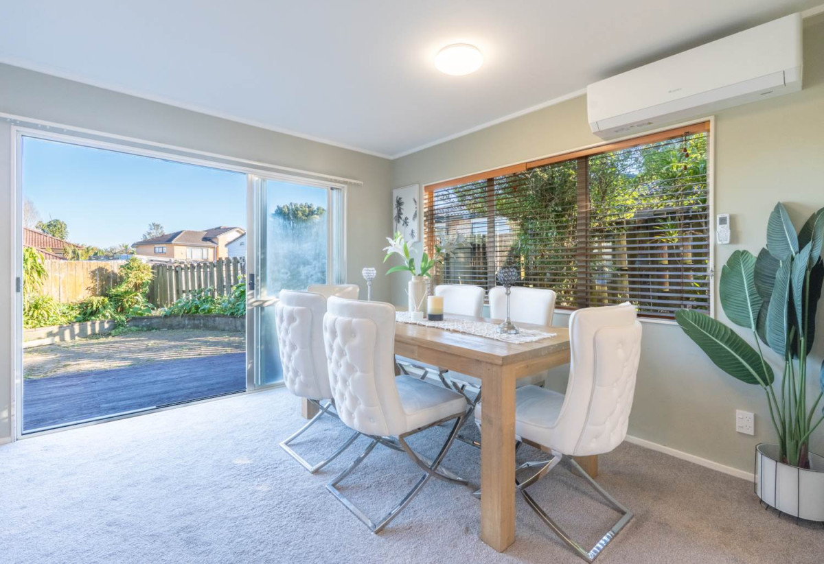 Standalone 3 beds 1.5 baths home with garage, Semi-ensuite full bathroom upstairs, Large separate guest toilet downstairs, close to Glenfield Mall, schools, parks, 0.7 km to Windy Ridge School, 1.7 km to Glenfield Intermediate School, 3/29 Park Road, Glenfield, Auckland