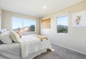 Standalone 3 beds 1.5 baths home with garage, Semi-ensuite full bathroom upstairs, Large separate guest toilet downstairs, close to Glenfield Mall, schools, parks, 0.7 km to Windy Ridge School, 1.7 km to Glenfield Intermediate School, 3/29 Park Road, Glenfield, Auckland