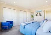 Standalone 3 beds 1.5 baths home with garage, Semi-ensuite full bathroom upstairs, Large separate guest toilet downstairs, close to Glenfield Mall, schools, parks, 0.7 km to Windy Ridge School, 1.7 km to Glenfield Intermediate School, 3/29 Park Road, Glenfield, Auckland