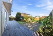 Standalone 3 beds 1.5 baths home with garage, Semi-ensuite full bathroom upstairs, Large separate guest toilet downstairs, close to Glenfield Mall, schools, parks, 0.7 km to Windy Ridge School, 1.7 km to Glenfield Intermediate School, 3/29 Park Road, Glenfield, Auckland