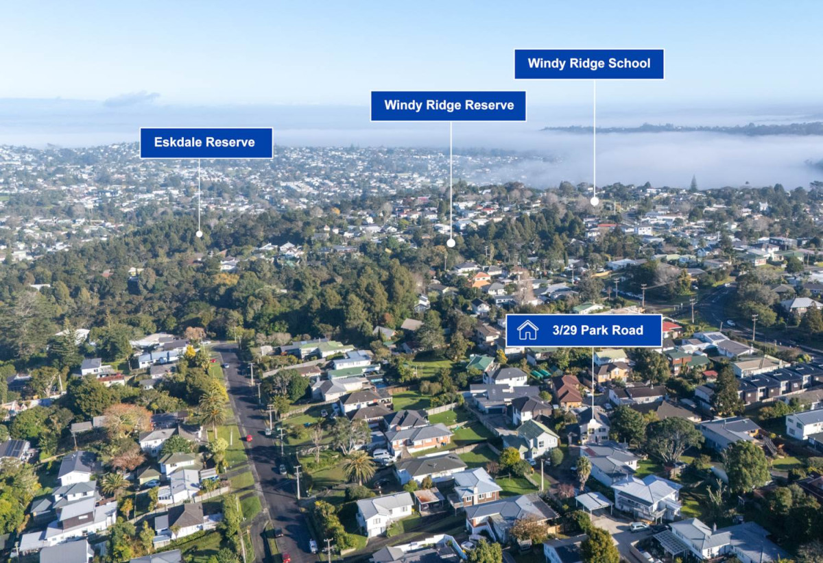 Standalone 3 beds 1.5 baths home with garage, Semi-ensuite full bathroom upstairs, Large separate guest toilet downstairs, close to Glenfield Mall, schools, parks, 0.7 km to Windy Ridge School, 1.7 km to Glenfield Intermediate School, 3/29 Park Road, Glenfield, Auckland