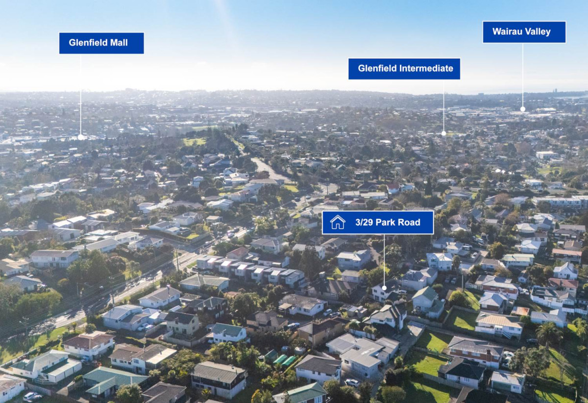 Standalone 3 beds 1.5 baths home with garage, Semi-ensuite full bathroom upstairs, Large separate guest toilet downstairs, close to Glenfield Mall, schools, parks, 0.7 km to Windy Ridge School, 1.7 km to Glenfield Intermediate School, 3/29 Park Road, Glenfield, Auckland