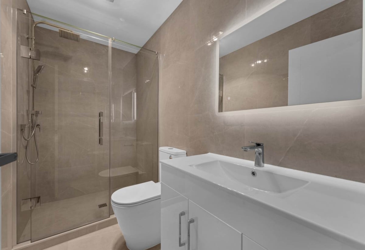 Brandnew 3 beds (2 ensuites) 3.5 baths home with garage, walking distance to schools, Highland Park shopping centre, 0.8 km to Howick Primary School and Pakuranga College, 0.9 km to Howick Intermediate, 5/24 Aberfeldy Avenue, Highland Park, Auckland
