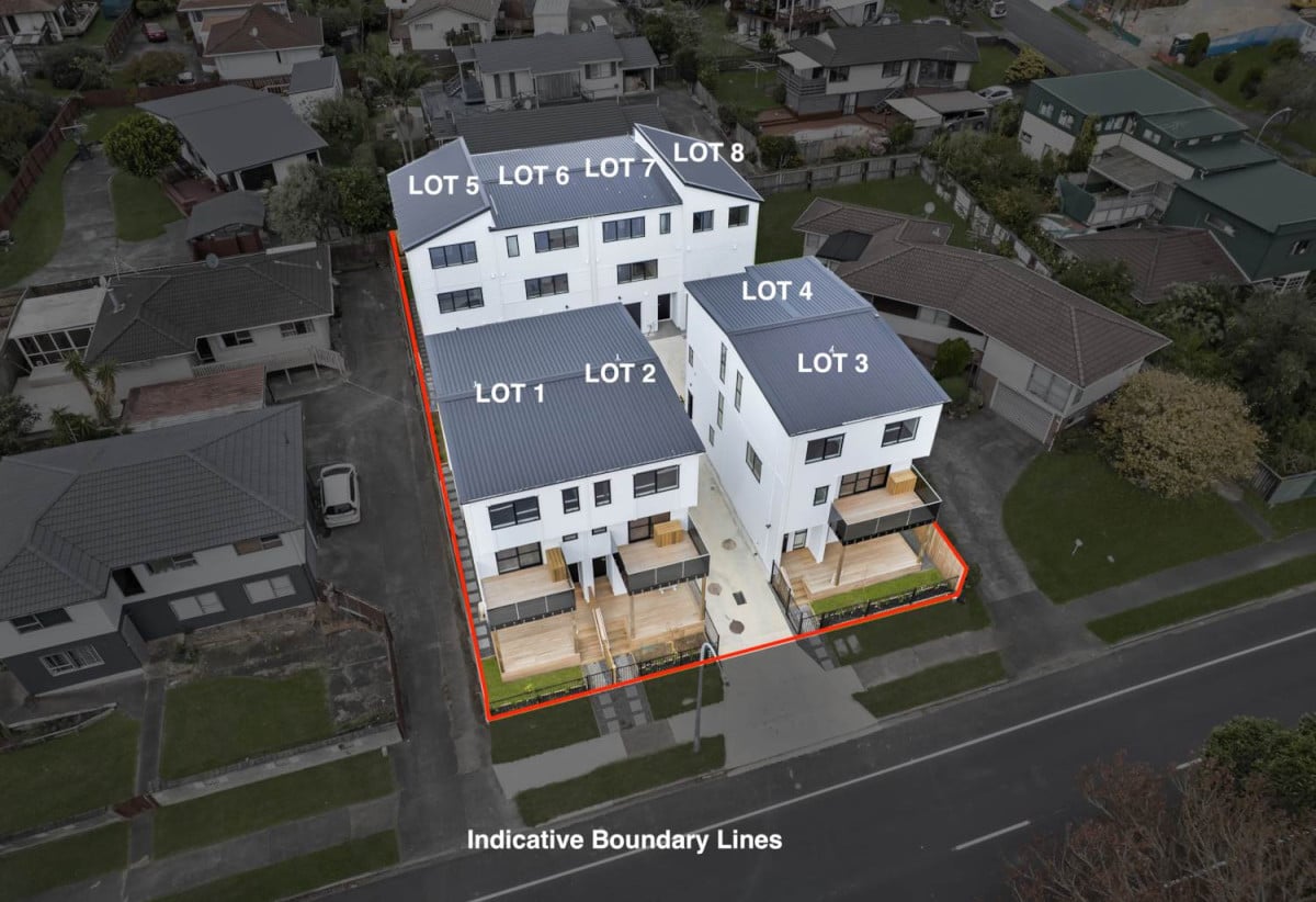 Brandnew 3 beds (2 ensuites) 3.5 baths home with garage, walking distance to schools, Highland Park shopping centre, 0.8 km to Howick Primary School and Pakuranga College, 0.9 km to Howick Intermediate, 5/24 Aberfeldy Avenue, Highland Park, Auckland