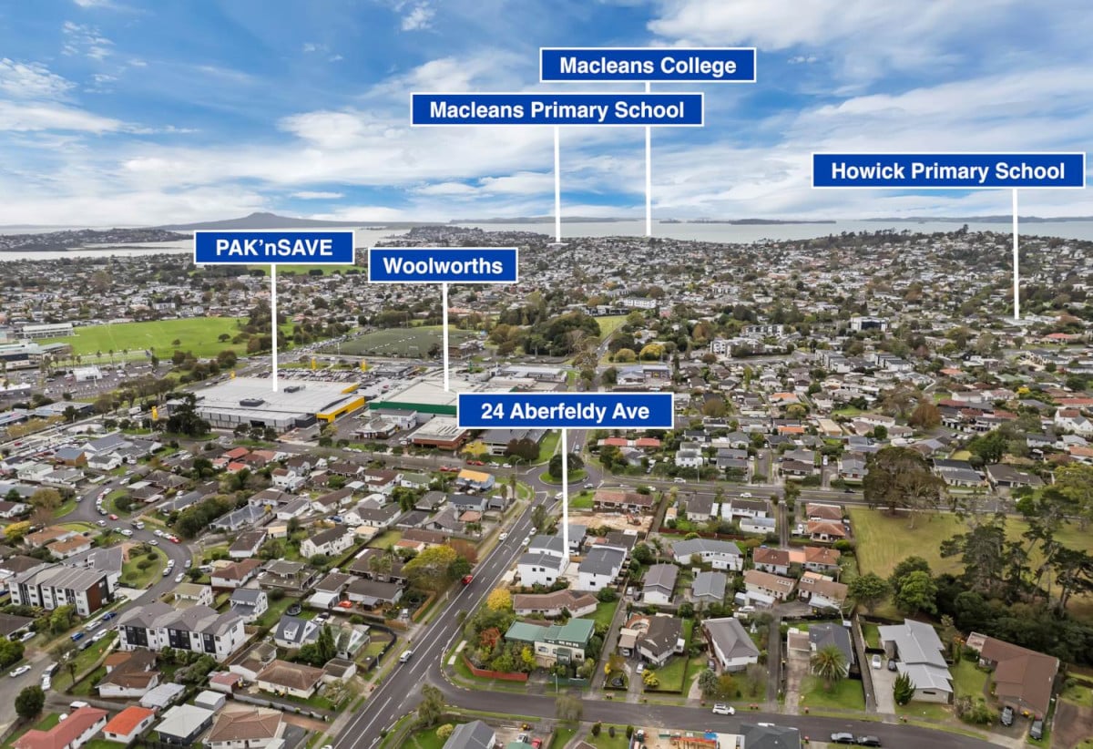 Brandnew 3 beds (2 ensuites) 3.5 baths home with garage, walking distance to schools, Highland Park shopping centre, 0.8 km to Howick Primary School and Pakuranga College, 0.9 km to Howick Intermediate, 5/24 Aberfeldy Avenue, Highland Park, Auckland