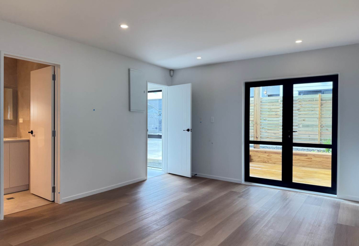Brandnew 3 beds 2.5 baths home, walking distance to schools, Highland Park shopping centre, 0.8 km to Howick Primary School and Pakuranga College, 0.9 km to Howick Intermediate, 7/24 Aberfeldy Avenue, Highland Park, Auckland