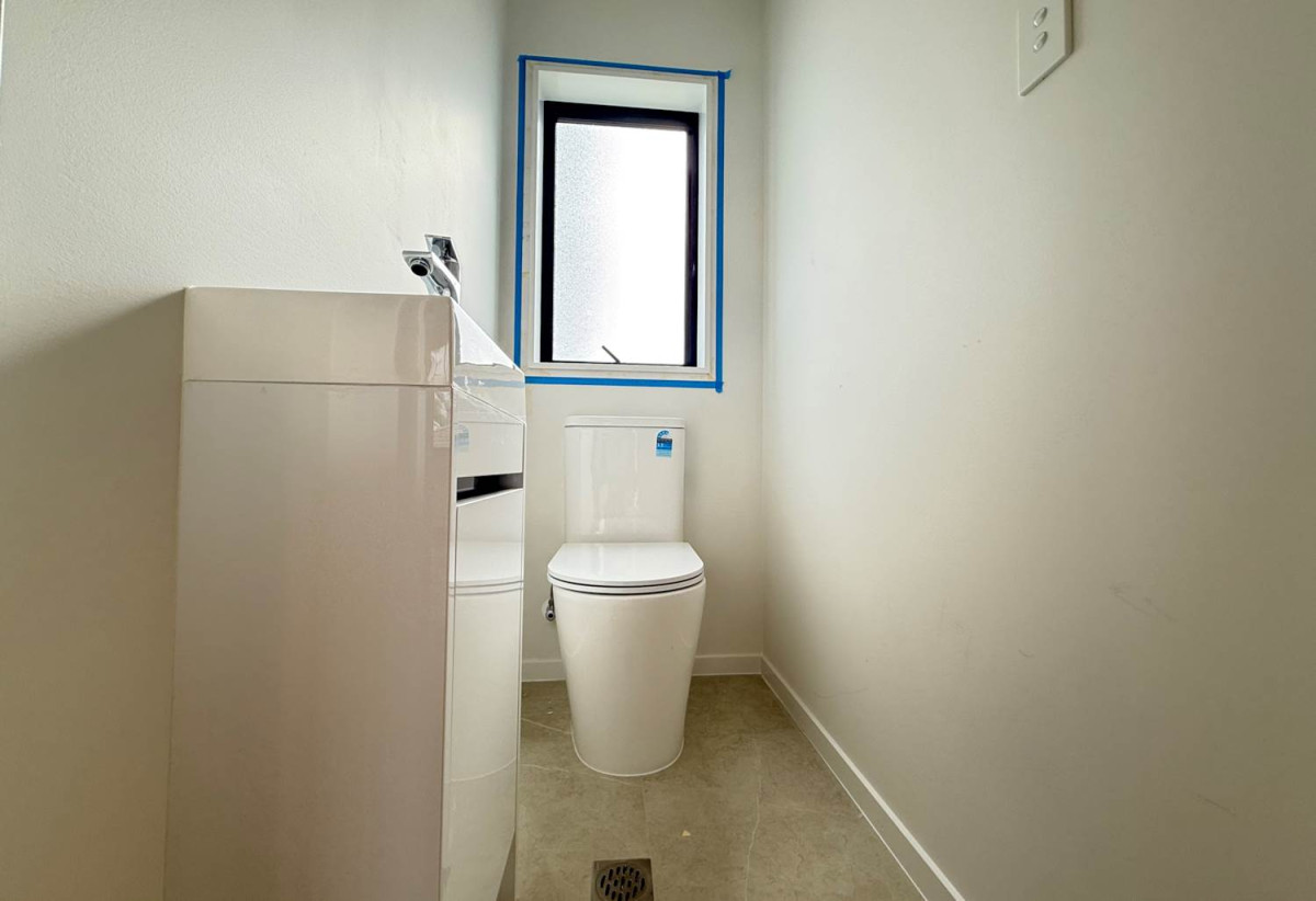 Brandnew 3 beds 2.5 baths home, walking distance to schools, Highland Park shopping centre, 0.8 km to Howick Primary School and Pakuranga College, 0.9 km to Howick Intermediate, 7/24 Aberfeldy Avenue, Highland Park, Auckland