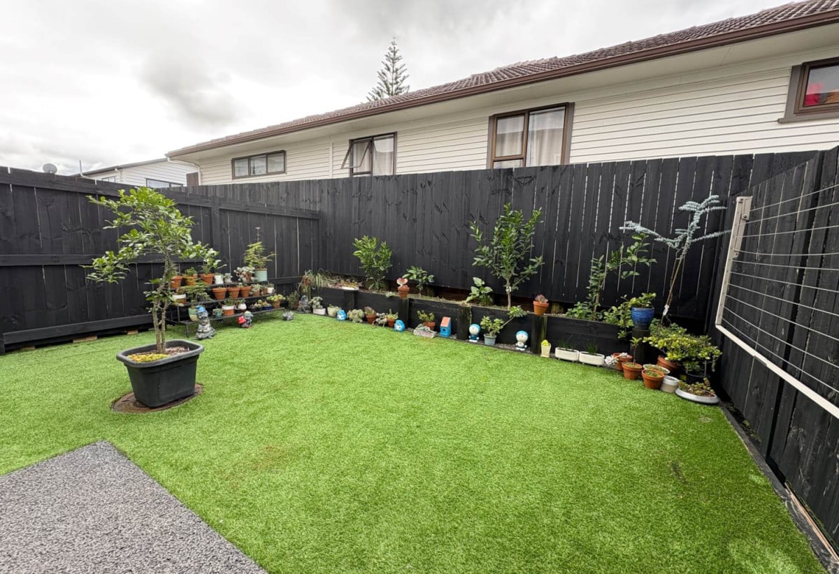 For rent, 3 beds 1.5 baths townhouse with garage, available 18th June, 44 Paretaiuru Crescent, Papakura, Auckland