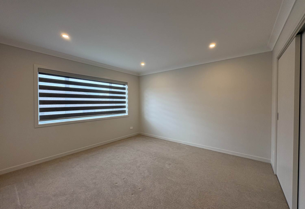 For rent, 3 beds 1.5 baths townhouse with garage, available 18th June, 44 Paretaiuru Crescent, Papakura, Auckland