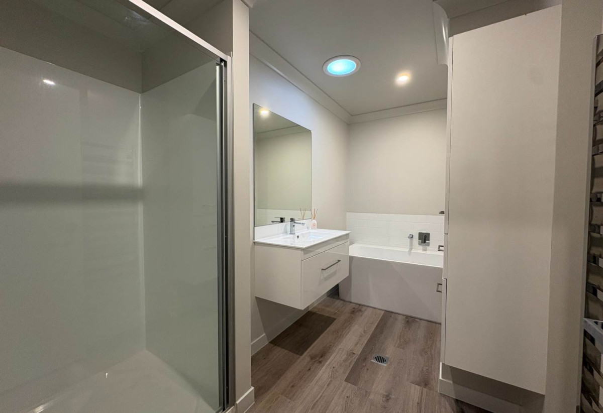 For rent, 3 beds 1.5 baths townhouse with garage, available 18th June, 44 Paretaiuru Crescent, Papakura, Auckland