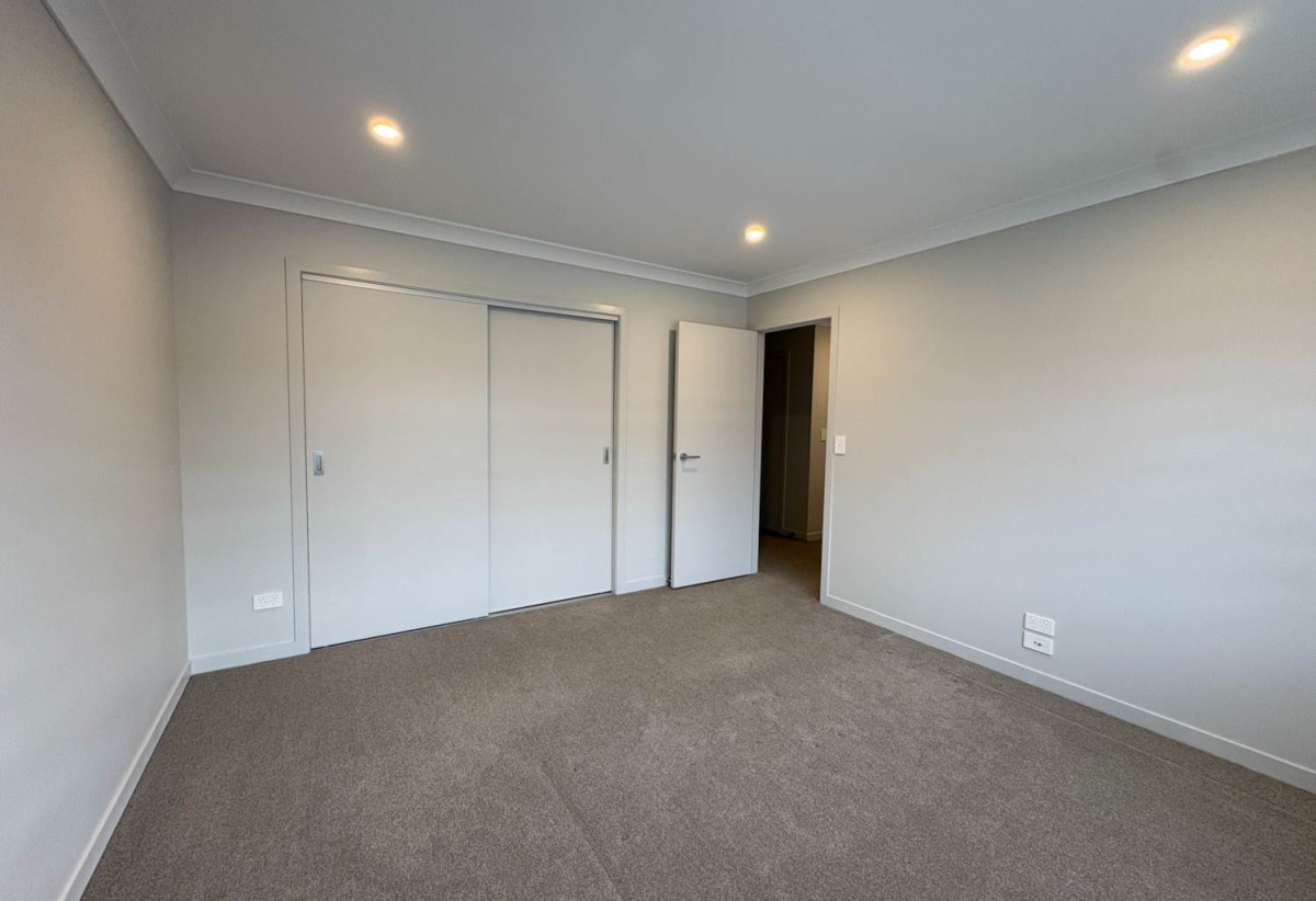 For rent, 3 beds 1.5 baths townhouse with garage, available 18th June, 44 Paretaiuru Crescent, Papakura, Auckland