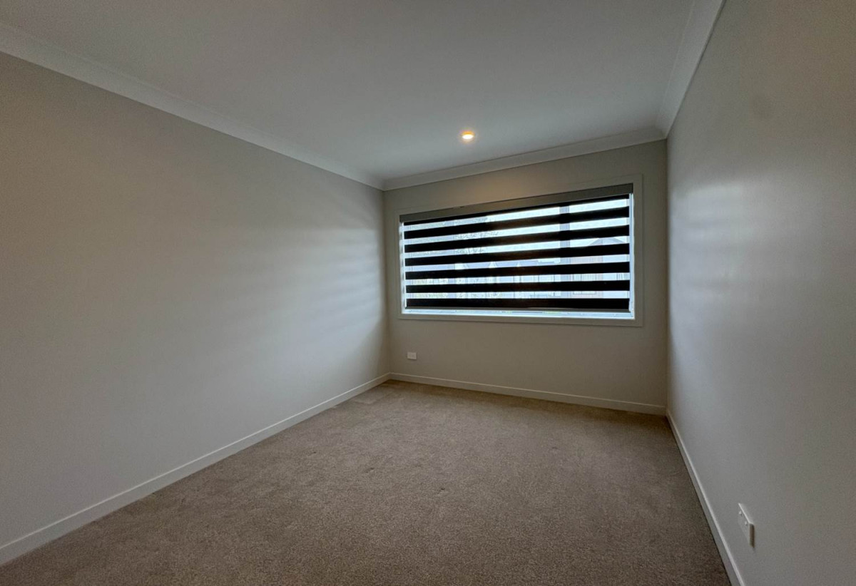 For rent, 3 beds 1.5 baths townhouse with garage, available 18th June, 44 Paretaiuru Crescent, Papakura, Auckland