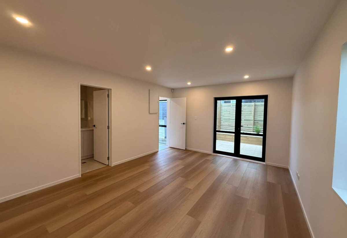 Brandnew 3 beds 2.5 baths home, walking distance to schools, Highland Park shopping centre, 0.8 km to Howick Primary School and Pakuranga College, 0.9 km to Howick Intermediate, 7/24 Aberfeldy Avenue, Highland Park, Auckland