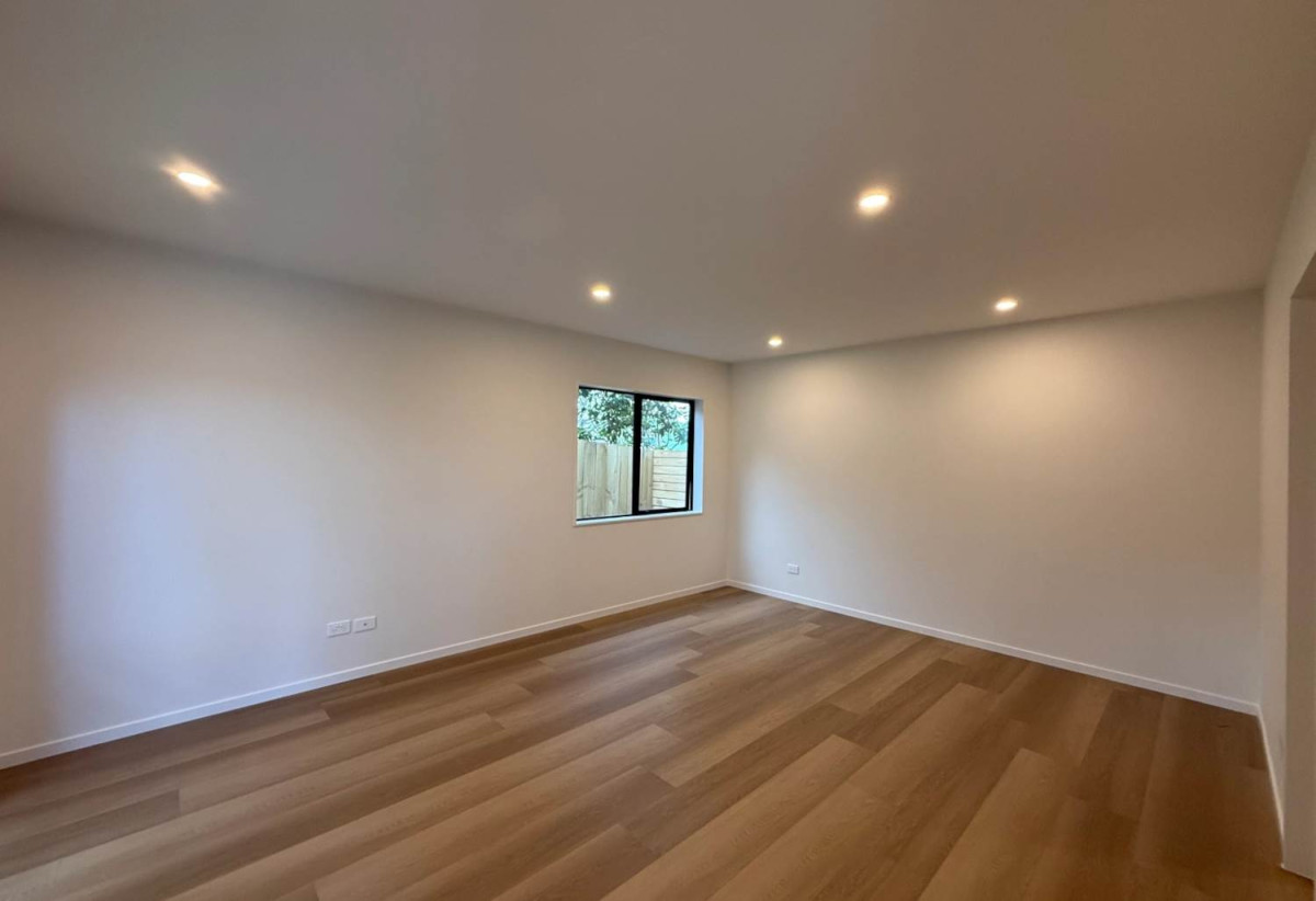 Brandnew 3 beds 2.5 baths home, walking distance to schools, Highland Park shopping centre, 0.8 km to Howick Primary School and Pakuranga College, 0.9 km to Howick Intermediate, 7/24 Aberfeldy Avenue, Highland Park, Auckland