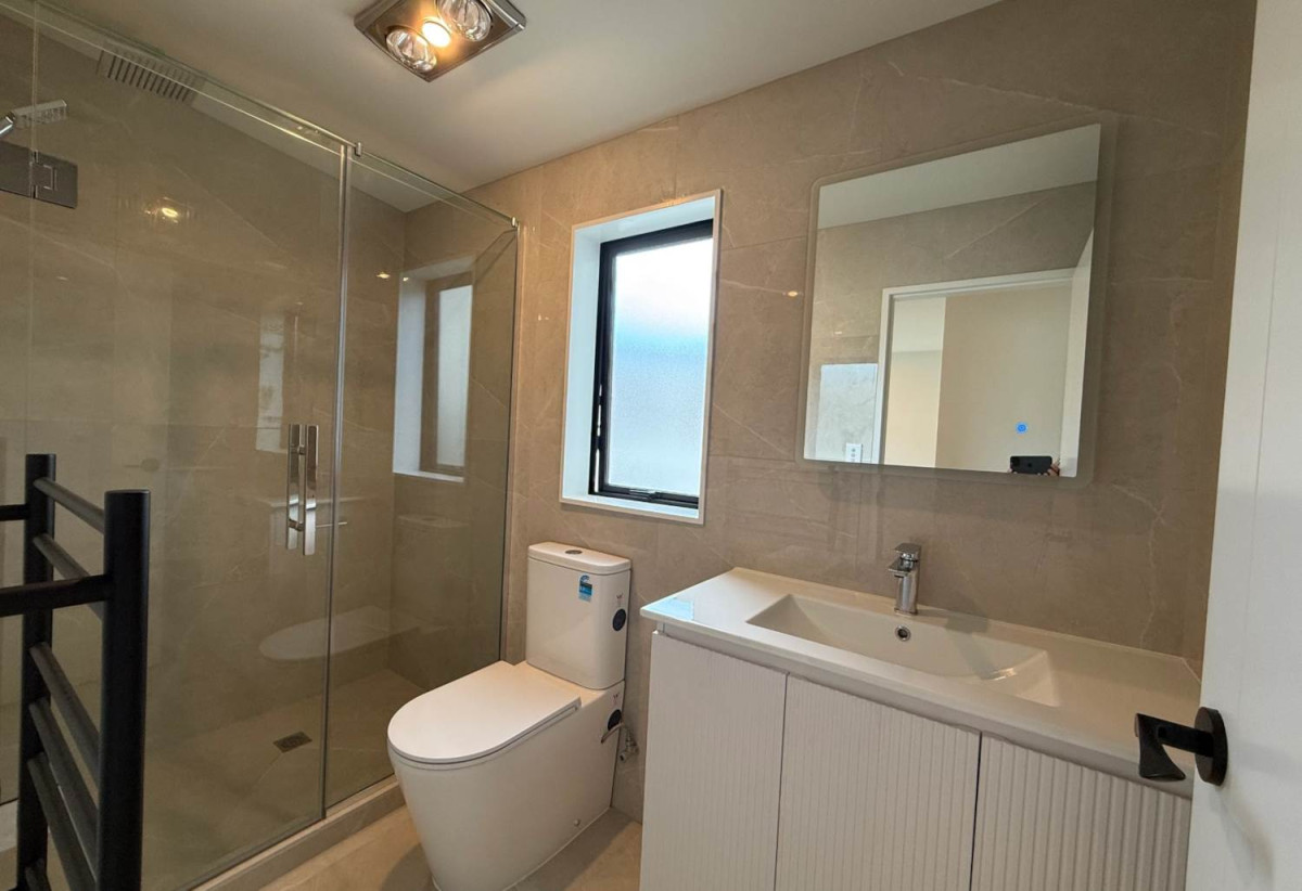 Brandnew 3 beds 2.5 baths home, walking distance to schools, Highland Park shopping centre, 0.8 km to Howick Primary School and Pakuranga College, 0.9 km to Howick Intermediate, 7/24 Aberfeldy Avenue, Highland Park, Auckland