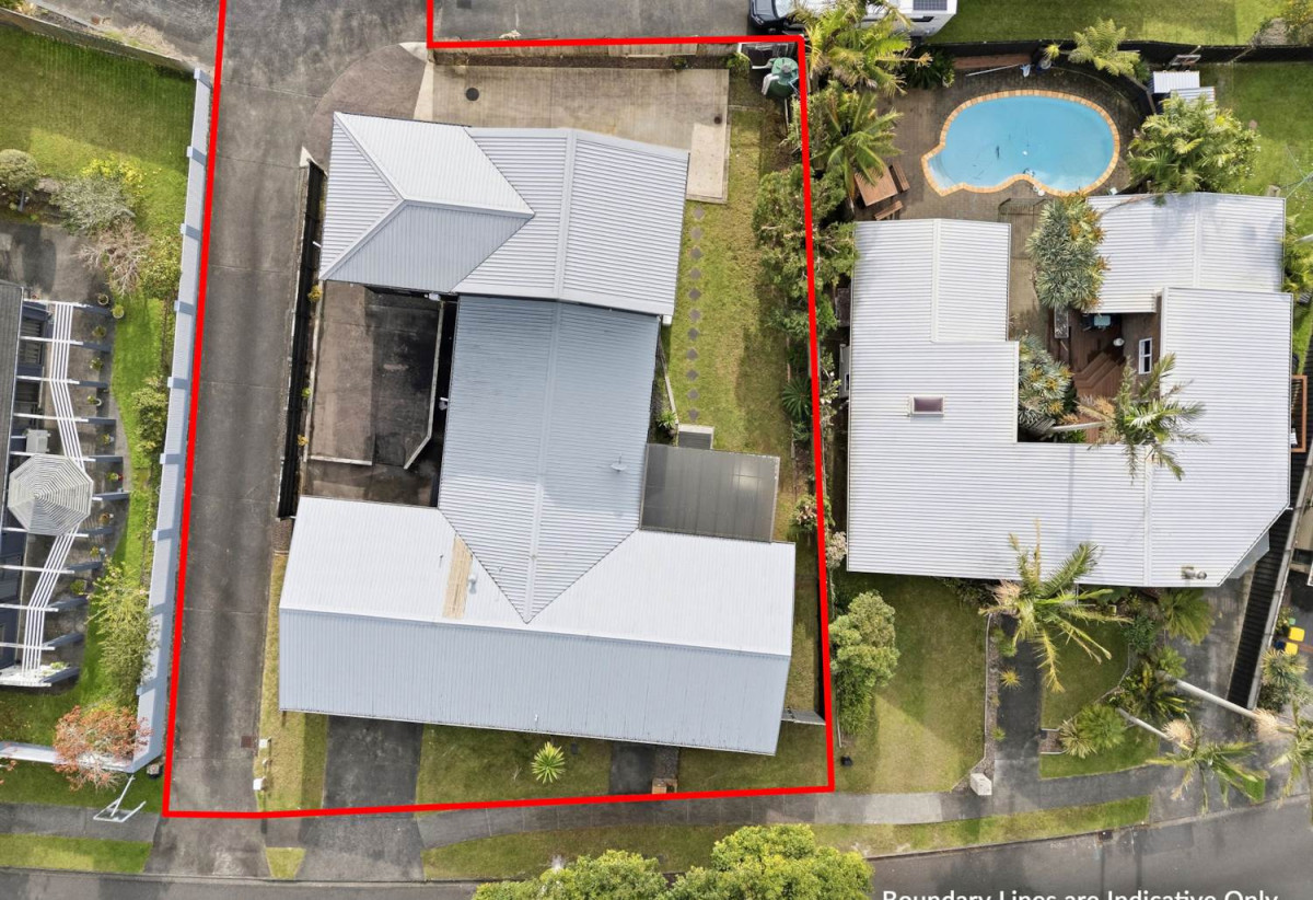 Sea Views, 640m2 section, 316m2 Brick 6 beds (2 ensuites) 4 baths house with double garage, close to schools, reserves, easy motorway access, 0.4 km to Marina View School, 0.9 km to Hobsonville School, 42 Westpark Drive, West Harbour, Auckland