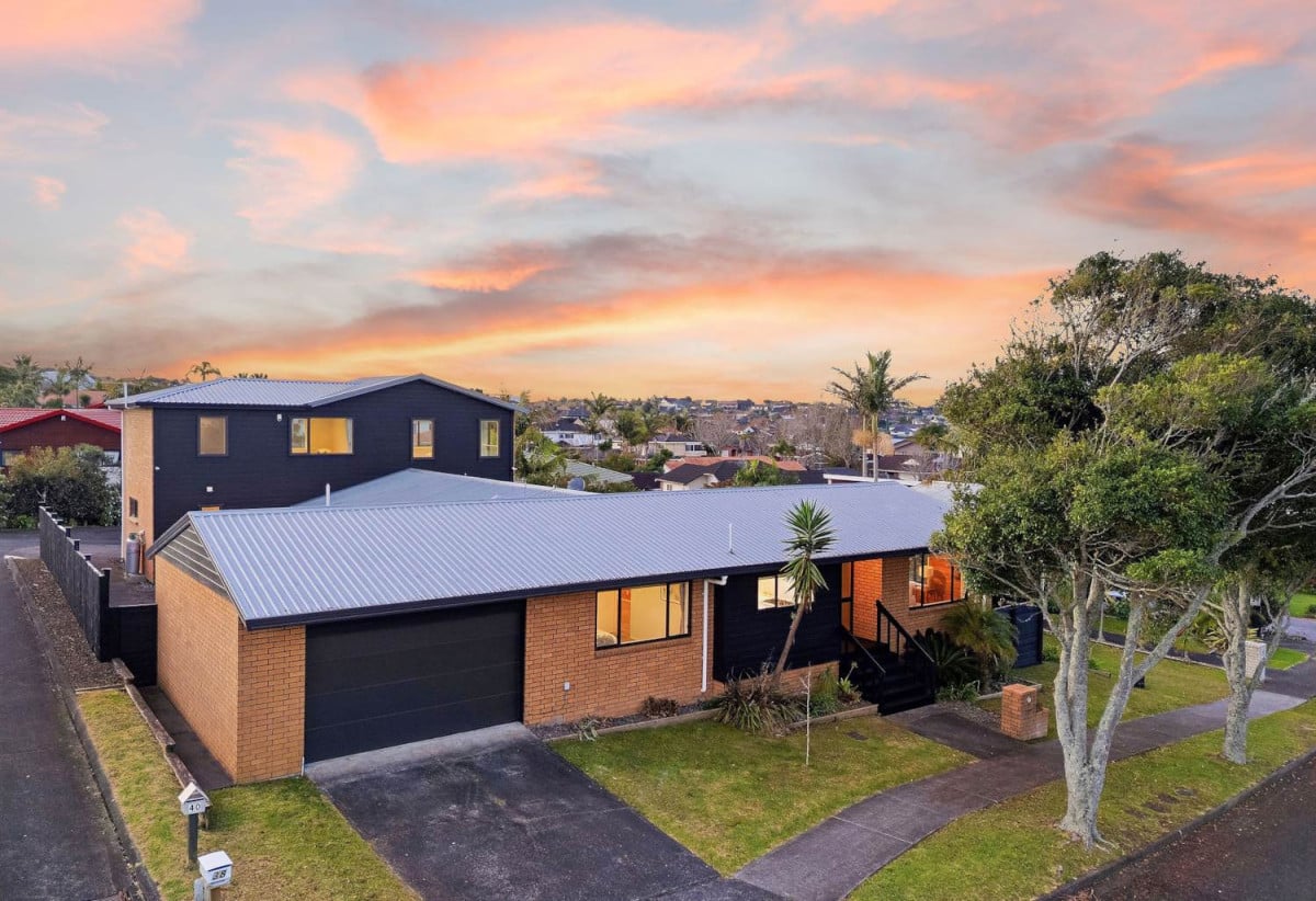 Sea Views, 640m2 section, 316m2 Brick 6 beds (2 ensuites) 4 baths house with double garage, close to schools, reserves, easy motorway access, 0.4 km to Marina View School, 0.9 km to Hobsonville School, 42 Westpark Drive, West Harbour, Auckland