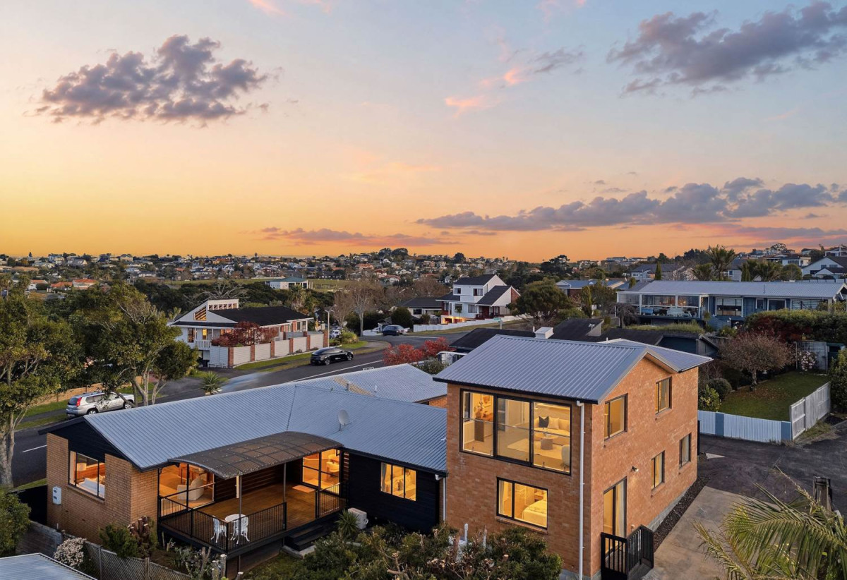 Sea Views, 640m2 section, 316m2 Brick 6 beds (2 ensuites) 4 baths house with double garage, close to schools, reserves, easy motorway access, 0.4 km to Marina View School, 0.9 km to Hobsonville School, 42 Westpark Drive, West Harbour, Auckland