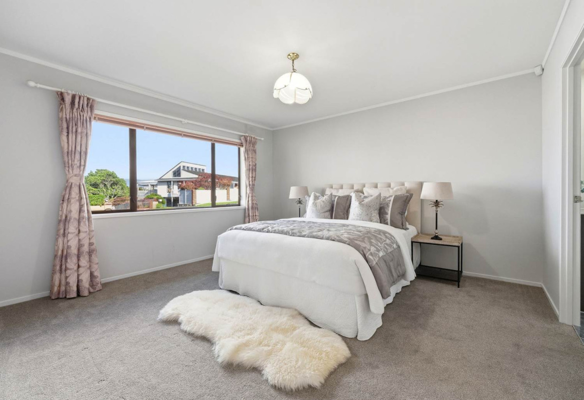 Sea Views, 640m2 section, 316m2 Brick 6 beds (2 ensuites) 4 baths house with double garage, close to schools, reserves, easy motorway access, 0.4 km to Marina View School, 0.9 km to Hobsonville School, 42 Westpark Drive, West Harbour, Auckland