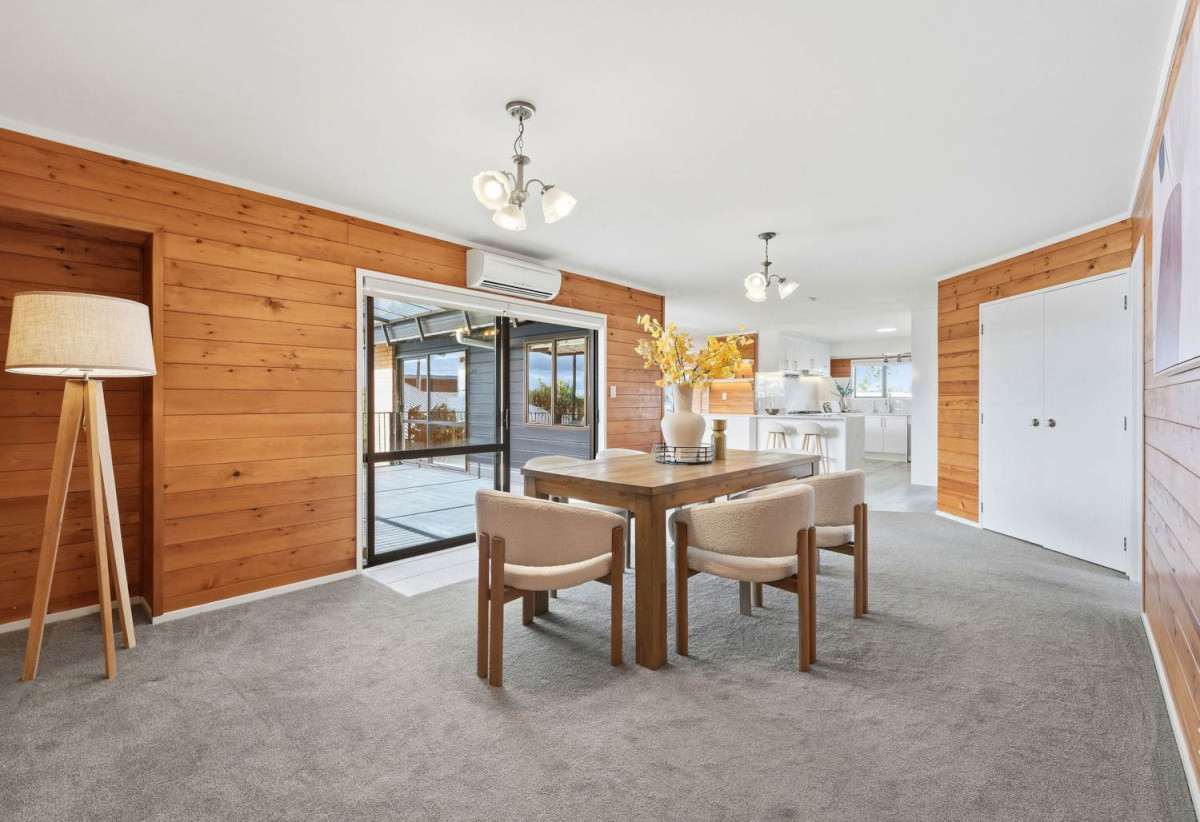 Sea Views, 640m2 section, 316m2 Brick 6 beds (2 ensuites) 4 baths house with double garage, close to schools, reserves, easy motorway access, 0.4 km to Marina View School, 0.9 km to Hobsonville School, 42 Westpark Drive, West Harbour, Auckland
