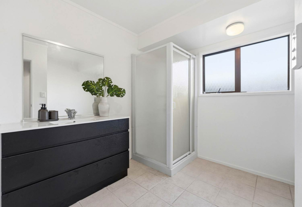 Sea Views, 640m2 section, 316m2 Brick 6 beds (2 ensuites) 4 baths house with double garage, close to schools, reserves, easy motorway access, 0.4 km to Marina View School, 0.9 km to Hobsonville School, 42 Westpark Drive, West Harbour, Auckland