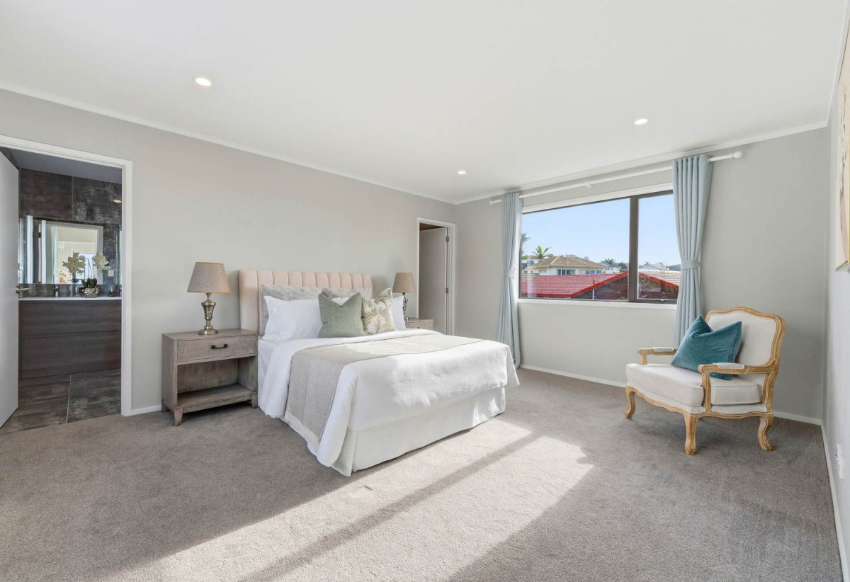 Sea Views, 640m2 section, 316m2 Brick 6 beds (2 ensuites) 4 baths house with double garage, close to schools, reserves, easy motorway access, 0.4 km to Marina View School, 0.9 km to Hobsonville School, 42 Westpark Drive, West Harbour, Auckland