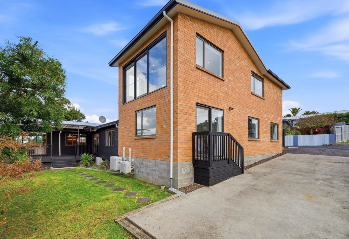 Sea Views, 640m2 section, 316m2 Brick 6 beds (2 ensuites) 4 baths house with double garage, close to schools, reserves, easy motorway access, 0.4 km to Marina View School, 0.9 km to Hobsonville School, 42 Westpark Drive, West Harbour, Auckland
