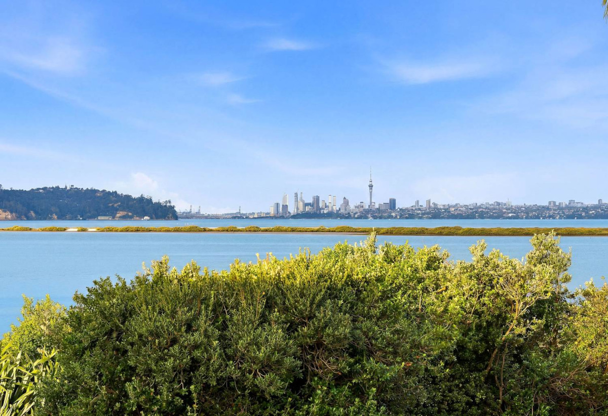 Sea Views, 640m2 section, 316m2 Brick 6 beds (2 ensuites) 4 baths house with double garage, close to schools, reserves, easy motorway access, 0.4 km to Marina View School, 0.9 km to Hobsonville School, 42 Westpark Drive, West Harbour, Auckland