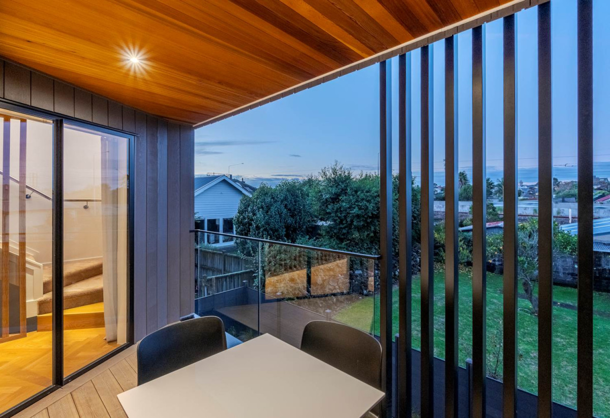 Double Grammar school zone, 4 beds (2ensuites) 3.5 baths home with garage, zoned for Auckland Grammar and Epsom Girls Grammar, as well as Cornwall Park Primary and Remuera Intermediate. within walking distance to supermarkets and moments, 1/16 Mapau Road, Greenlane, Auckland