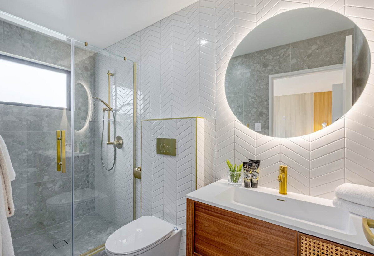 Double Grammar school zone, 4 beds (2ensuites) 3.5 baths home with garage, zoned for Auckland Grammar and Epsom Girls Grammar, as well as Cornwall Park Primary and Remuera Intermediate. within walking distance to supermarkets and moments, 1/16 Mapau Road, Greenlane, Auckland