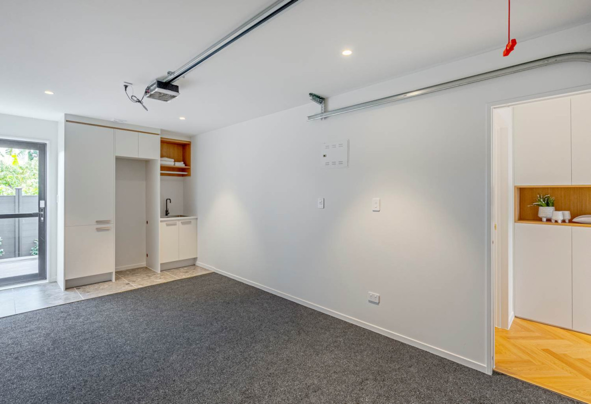 Double Grammar school zone, 4 beds (2ensuites) 3.5 baths home with garage, zoned for Auckland Grammar and Epsom Girls Grammar, as well as Cornwall Park Primary and Remuera Intermediate. within walking distance to supermarkets and moments, 1/16 Mapau Road, Greenlane, Auckland