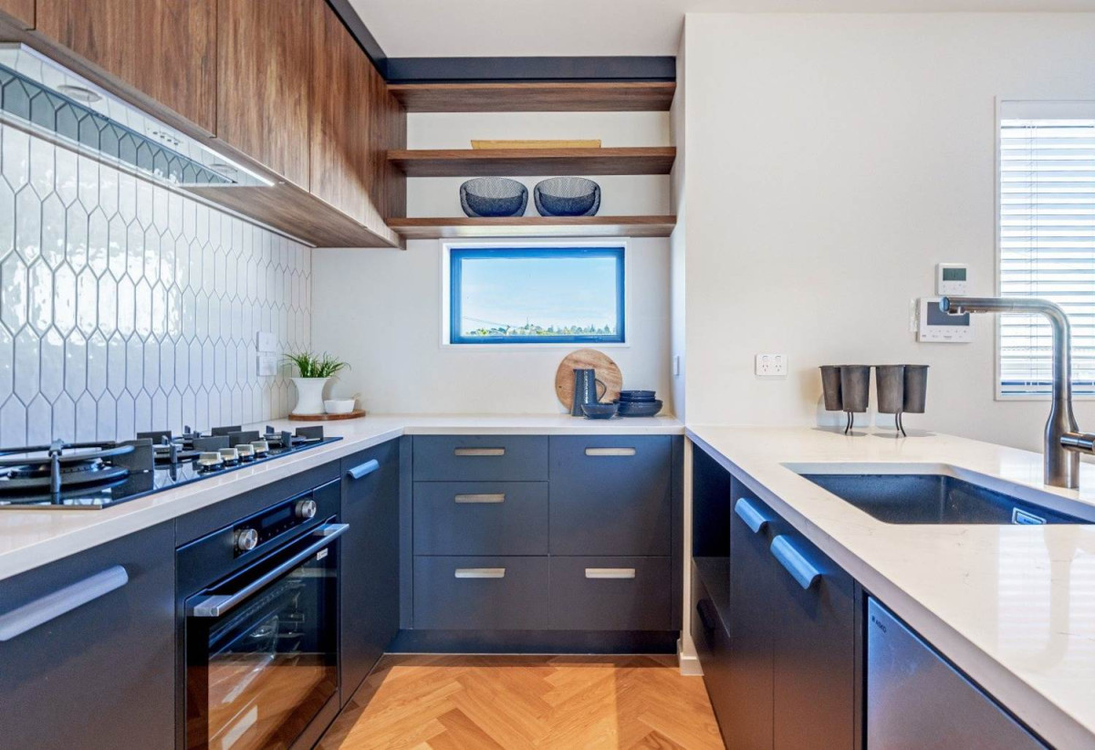 Double Grammar school zone, 4 beds (2ensuites) 3.5 baths home with garage, zoned for Auckland Grammar and Epsom Girls Grammar, as well as Cornwall Park Primary and Remuera Intermediate. within walking distance to supermarkets and moments, 1/16 Mapau Road, Greenlane, Auckland