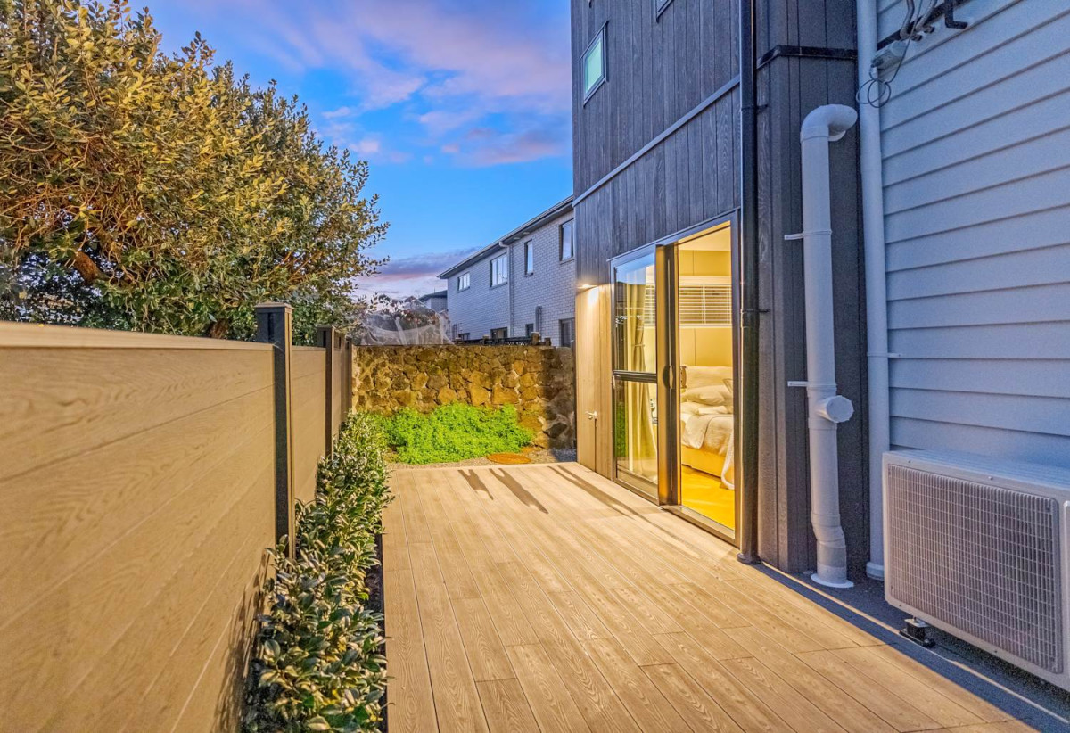 Double Grammar school zone, 4 beds (2ensuites) 3.5 baths home with garage, zoned for Auckland Grammar and Epsom Girls Grammar, as well as Cornwall Park Primary and Remuera Intermediate. within walking distance to supermarkets and moments, 1/16 Mapau Road, Greenlane, Auckland